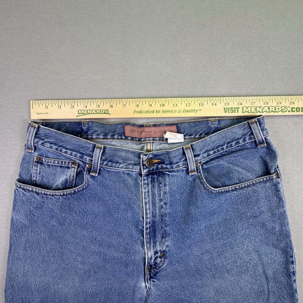 Eddie Bauer Men's Classic Fit Light Wash Jeans Size 38x32 Blue Denim 100% Cotton - Picture 4 of 9